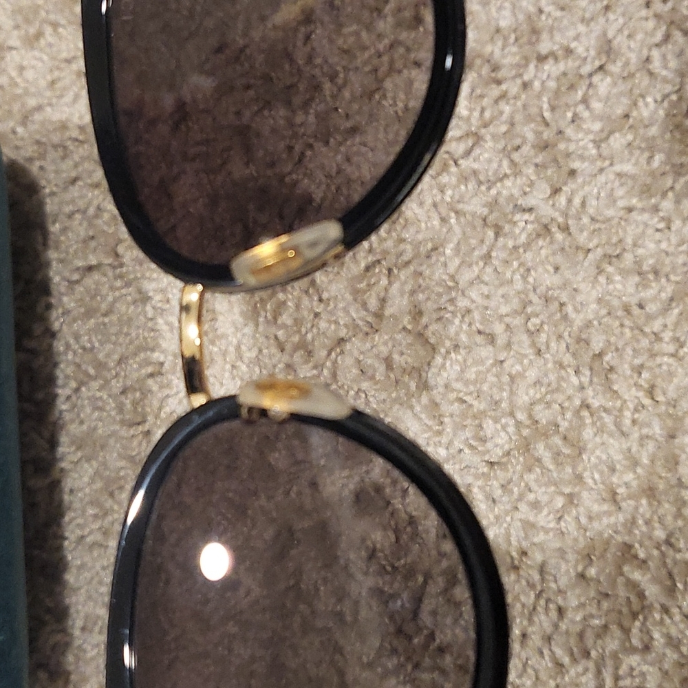 Gucci women sunglasses(authentic) - Picture 8 of 12